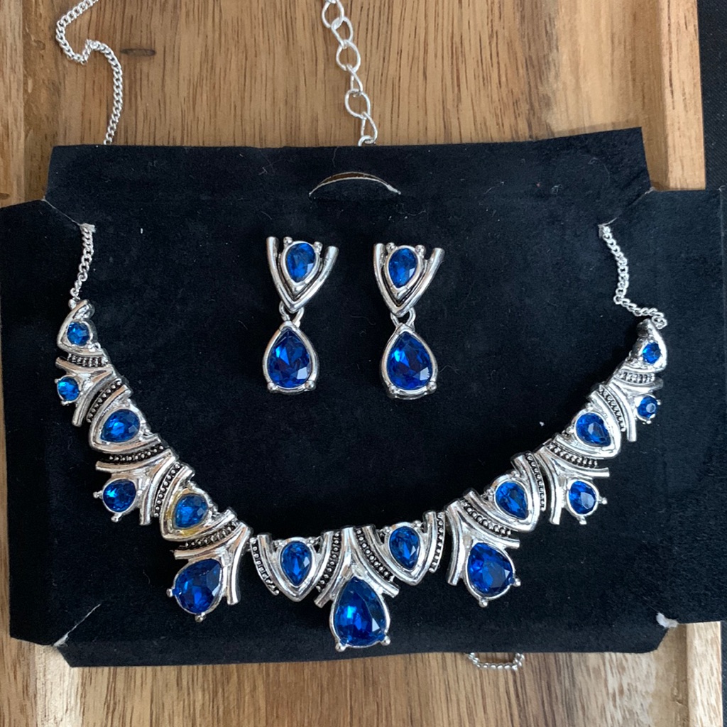 Silver Tone And Blue Stone Necklace  Earring Set